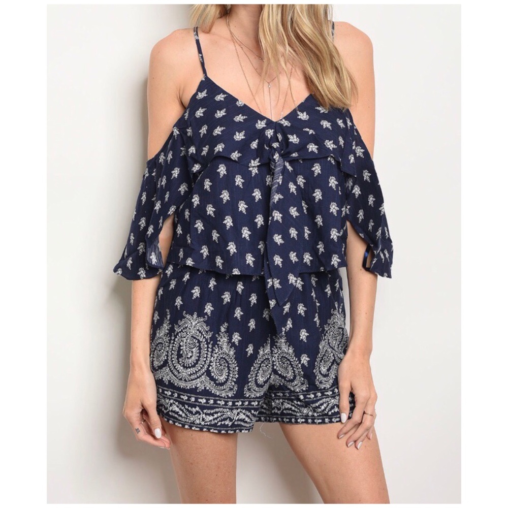 ☀️LAST3️⃣//NAVY PRINT COLD SHOULDER ROMPER - Picture 4 of 11